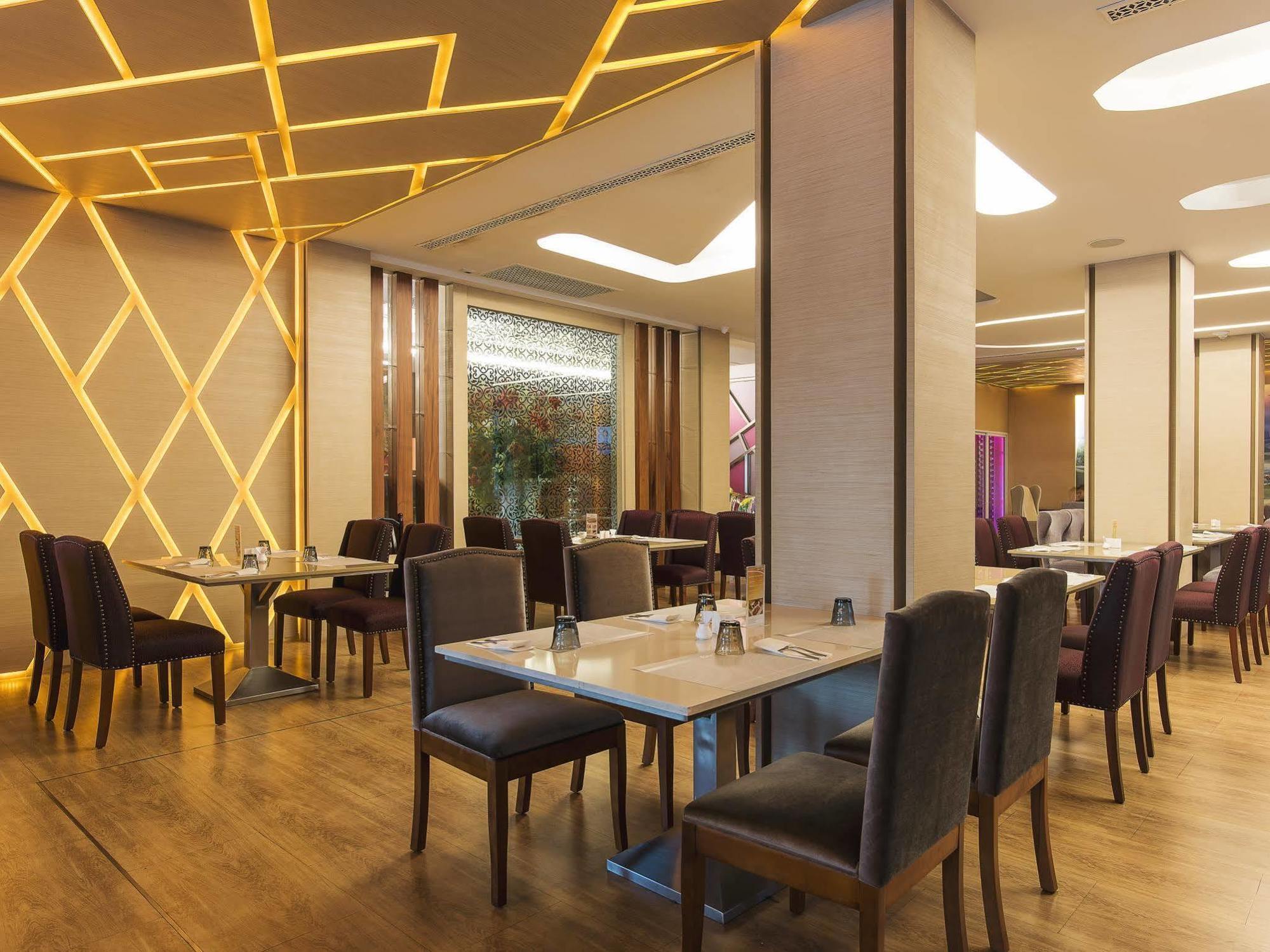 One One Bangkok Hotell Eksteriør bilde