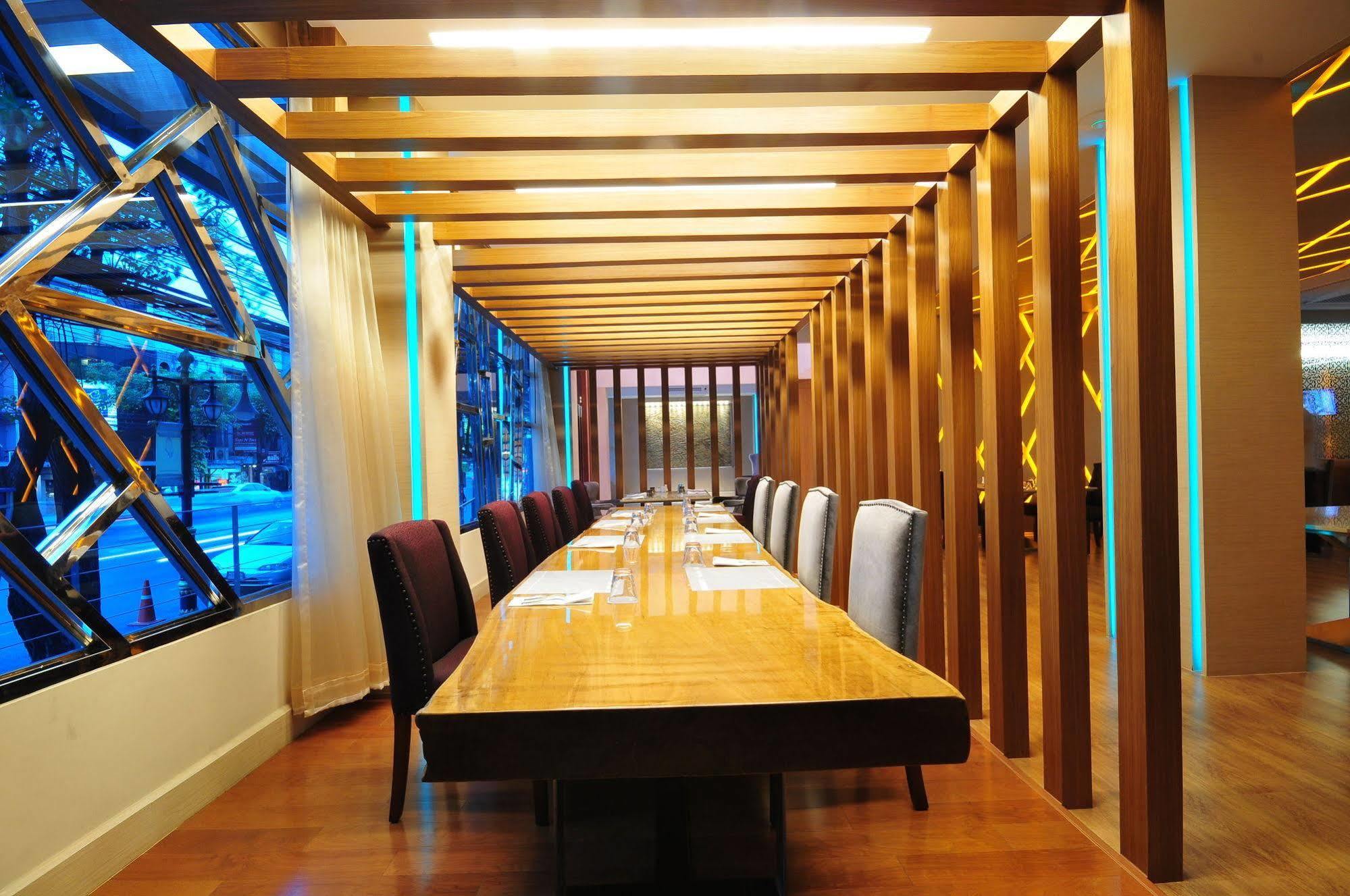 One One Bangkok Hotell Eksteriør bilde